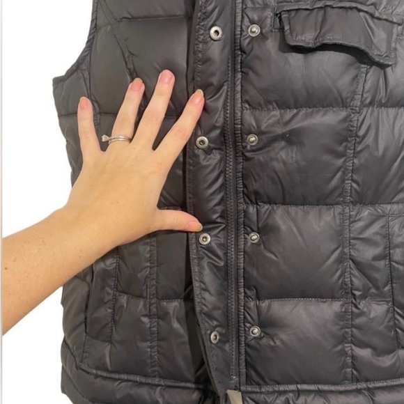 Women’s UGG brand puffer vest - Picture 3 of 9